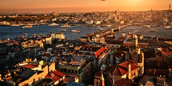 Read more about the article Istanbul koukuttaa ja lumoaa