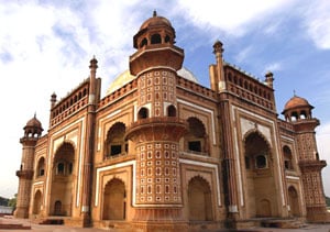 Kuuma ja kuhiseva Delhi koukuttaa kunnolla